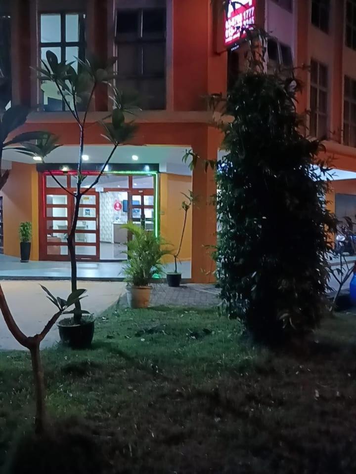 Jam Hotel Kota Warisan Sepang @ Erl Salak Tinggi, Klia 1-2 & F1 Екстериор снимка
